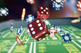 Fitur free spins Golden Toad dengan simbol scatter dan pengganda pembayaran yang ditampilkan