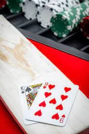 Tampilan meja Live Blackjack ratu555 dengan kartu pemain, dealer, dan area kontrol taruhan yang intuitif